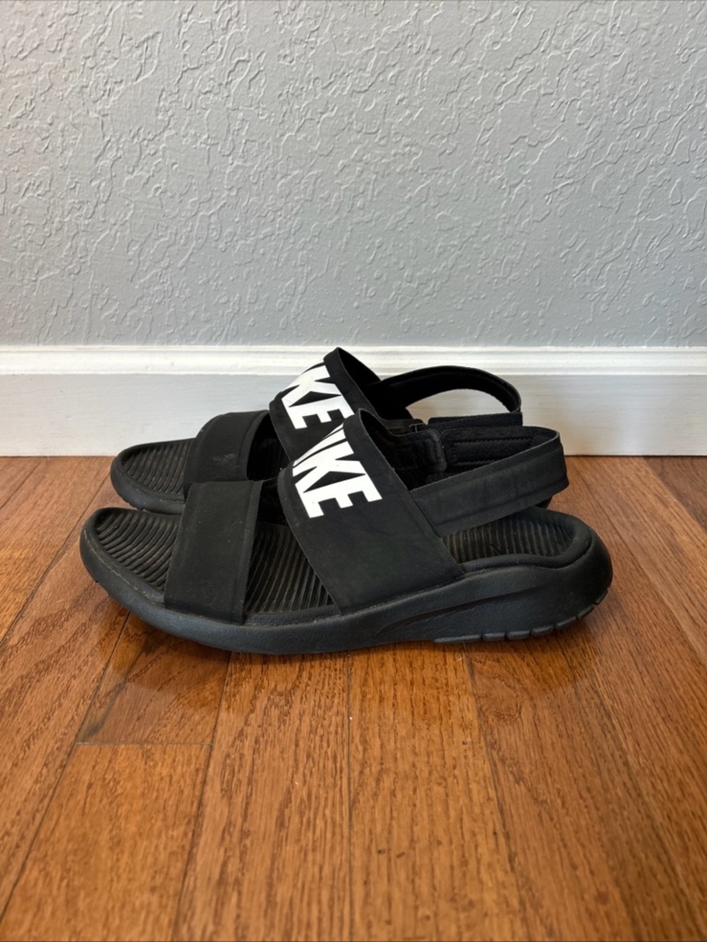 Nike Tanjun Sandals Sport Strappy Women’s Size 10 Black